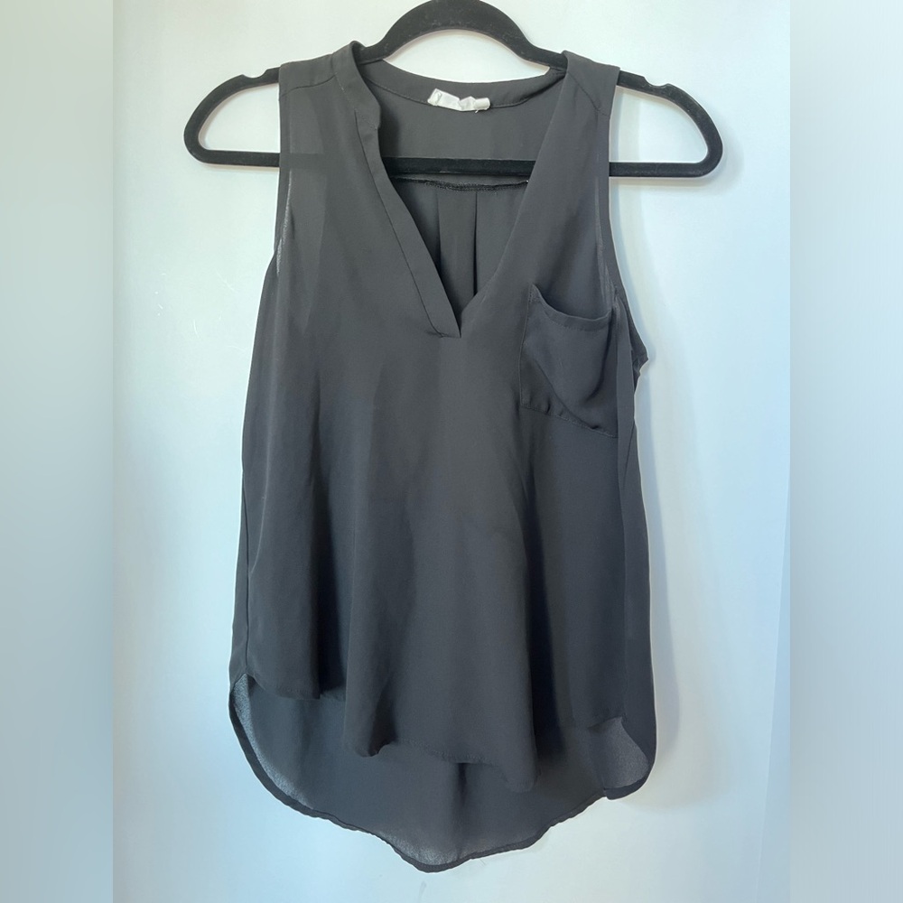 BLACK SLEEVELESS BLOUSE